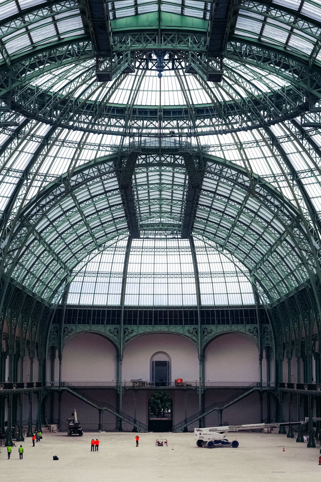 Grand Palais z roku1900, mistrovské
dílo eklektické architektury.
Současné
renovace zachovávají
historickou integritu
paláce a nový nátěr
mezi "milleniálskou"
modrou a zelenou
generace Z zaručí, že
si do budovy najdou
návštěvníci cestu
i po ukončení olympijského
taekwonda
a šermu.