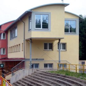 Renovace plochých střech obloukovým samonosným systémem